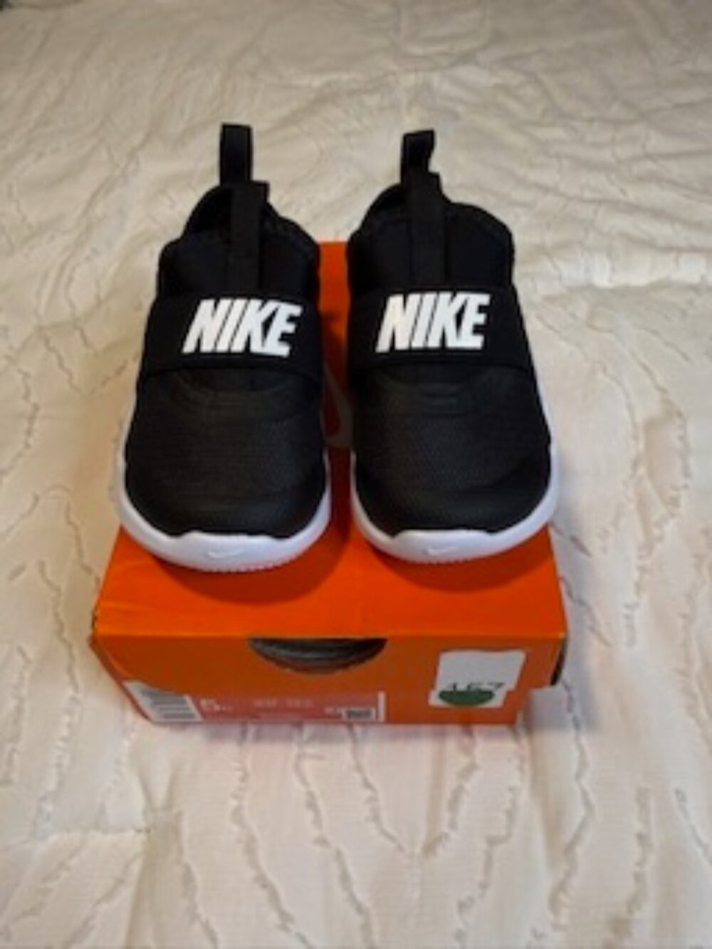 Kids size 5c Brand New In The Box Nike Flex Runner 4 Blk/Blk-White